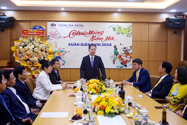 T&#x1EA1;o &#x111;i&#x1EC1;u ki&#x1EC7;n &#x111;&#x1EC3; C&#x1EA3;ng &#x110;&#xE0; N&#x1EB5;ng tham gia d&#x1EF1; &#xE1;n x&#xE2;y d&#x1EF1;ng, khai th&#xE1;c C&#x1EA3;ng Li&#xEA;n Chi&#x1EC3;u