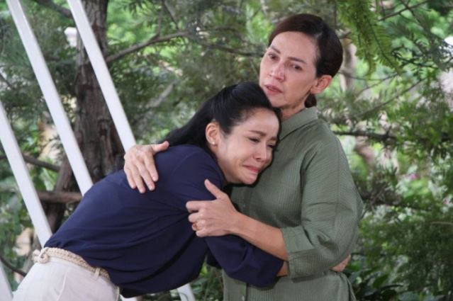 Bát cơm mẹ đang ăn dở đã vạch trần những lời nói dối của anh trai tôi suốt 2 năm qua