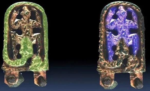 Giải mã bí ẩn về khóa thắt lưng thời Trung cổ 'rồng ăn ếch' ở Séc