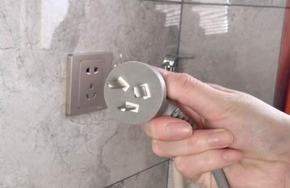 Người thợ điện già nhắc nhở: Không rút 5 thiết bị điện này ở nhà, tiền điện hàng tháng sẽ bị đội lên gấp đôi, đừng coi thường!