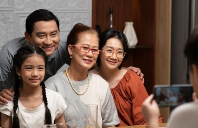 Nhìn thành quả dạy con của mẹ chồng, tôi muốn đưa 2 cháu về sống với bà để được "hưởng lây"