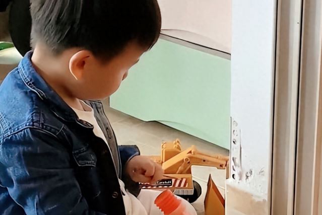 Trẻ IQ cao lúc nhỏ thường có 5 "tật xấu" này, chuyên gia tâm lý nói: Cha mẹ cứ kệ con!