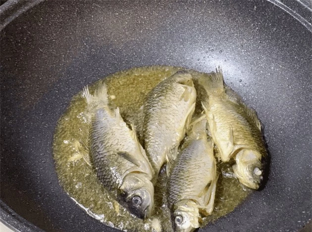 cá diếc nấu 4