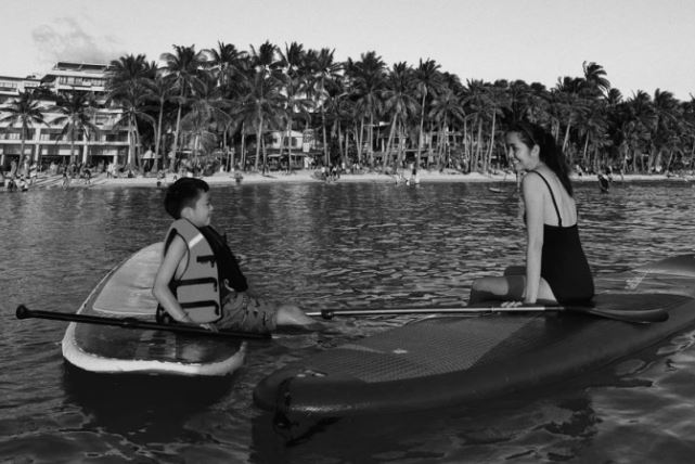 Gọi Tăng Thanh Hà là "bà mẹ siêu nhân": Chỉ chia sẻ 1 bức ảnh mà dân tình phải khen lấy khen để chuyện dạy con