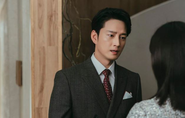 Sau buổi họp mặt cùng bạn bè, chồng biết bí mật khủng khiếp từ thời Đại học của vợ