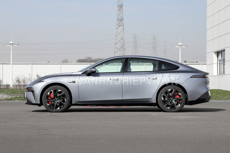 Xe sedan công suất 544 mã lực, nội thất sang chảnh, giá hơn 520 triệu đồng