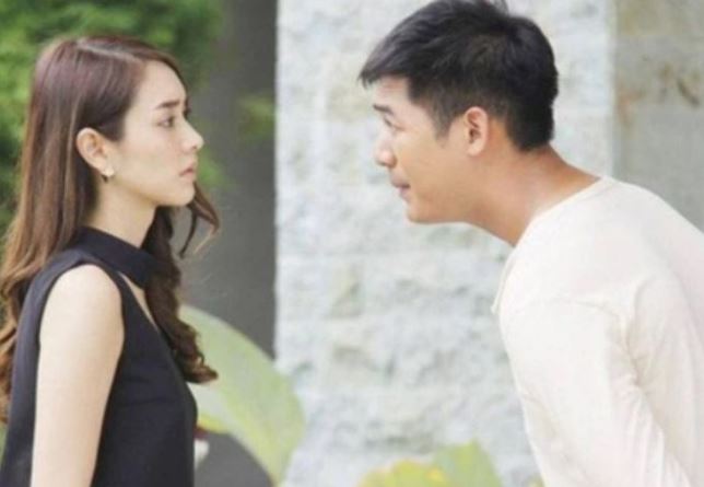 G&#x1EB7;p l&#x1EA1;i b&#x1EA1;n c&#x1EE7;a v&#x1EE3;, ch&#x1ED3;ng t&#xF4;i h&#x1ECF;i m&#x1ED9;t c&#xE2;u l&#xE0;m c&#xF4; &#x1EA5;y ng&#x1B0;&#x1EE3;ng ng&#xF9;ng r&#x1ED3;i b&#x1EAD;t kh&#xF3;c n&#x1EE9;c n&#x1EDF;