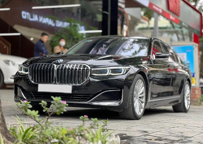 Lăn bánh 30.000 km, xe sang BMW 730Li mất giá hơn 2 tỷ đồng trên sàn xe cũ