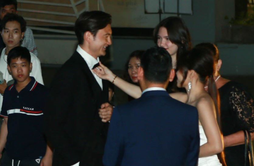 Gala Quả bóng Vàng 2023: Văn Lâm tình tứ với Yến Xuân, hé lộ mối quan hệ của nàng WAG với mẹ chồng tương lai qua một cử chỉ