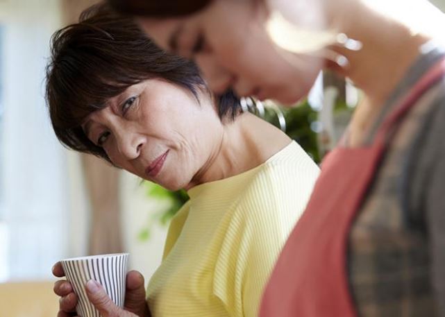 Tặng mẹ chồng nhẫn kim tiền trong ngày vía Thần Tài, tôi không ngờ mẹ trả lại, còn đưa ra yêu cầu khó khăn