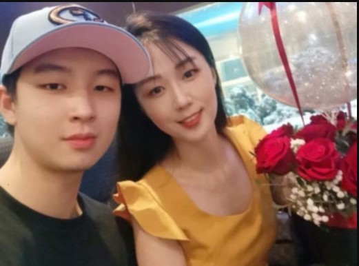 Mẹ đơn thân U50 yêu trai trẻ kém 22 tuổi, phản ứng của gia đình nhà trai gây bất ngờ