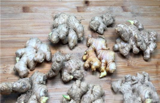 Đi chợ thấy gừng như thế này tuyệt đối không mua, người bán rau cũng không ăn, đọc xong đừng chọn nhầm