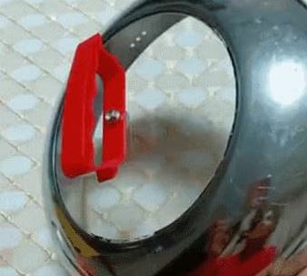 Đừng thay tay cầm của nồi nếu nó bị hỏng, chỉ cần một chai dầu thừa là có thể giải quyết được vấn đề này