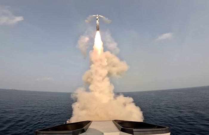 Tên lửa hành trình siêu thanh BrahMos được tăng tầm bắn hơn 3 lần