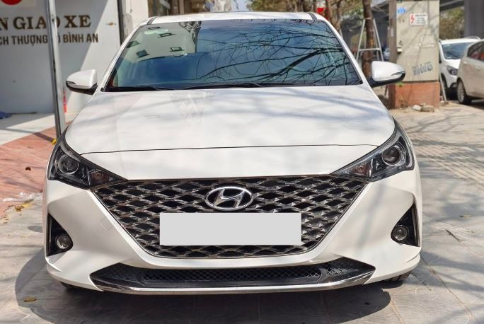Hyundai Accent lăn bánh 20.000 km, nilon chưa bóc hết được rao bán với giá khó tin