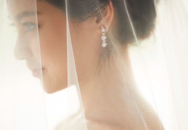 Nhìn bạn thân xúng xính váy cô dâu, tôi nghẹn ngào rơi nước mắt