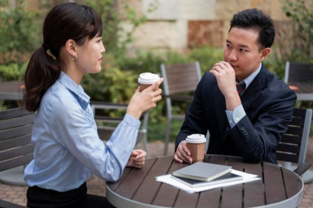 Tình cờ gặp lại người yêu cũ, anh khen tôi đẹp và thành công rồi đề nghị một chuyện mất mặt