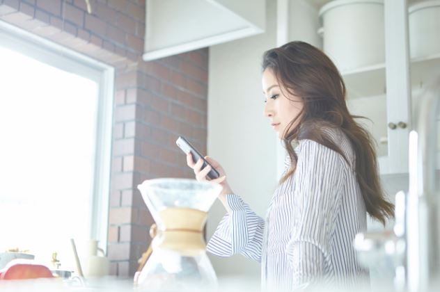 Vì 2 bức ảnh bạn thân của chồng gửi qua mà tôi tá hỏa, tức đến uất nghẹn lồng ngực