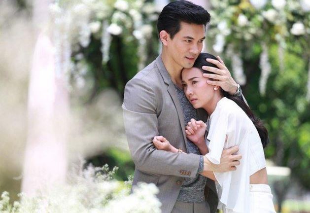 Đêm tân hôn, tôi hốt hoảng khi thấy chồng cũ xông vào nhà mặt xây xước và đặt cục tiền xuống bàn tuyên bố 'sốc óc'