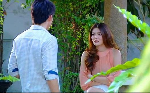 Nhìn thấy bạn gái cũ của chồng đứng khóc thút thít ngoài cổng, tôi đề xuất một phương án rất hợp tình hợp lý nhưng không ngờ chồng trợn mắt lên mắng vợ