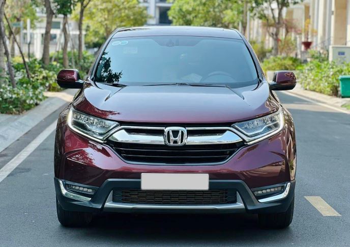 
Honda CR-V lăn bánh 4 năm trượt giá ngang một chiếc Kia Morning