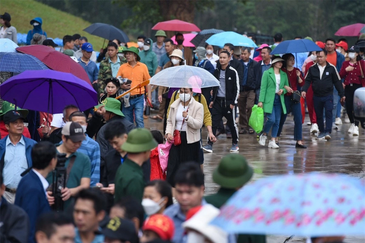 Hàng nghìn người dân đội mưa dự khai hội xuân Tây Yên Tử ảnh 11
