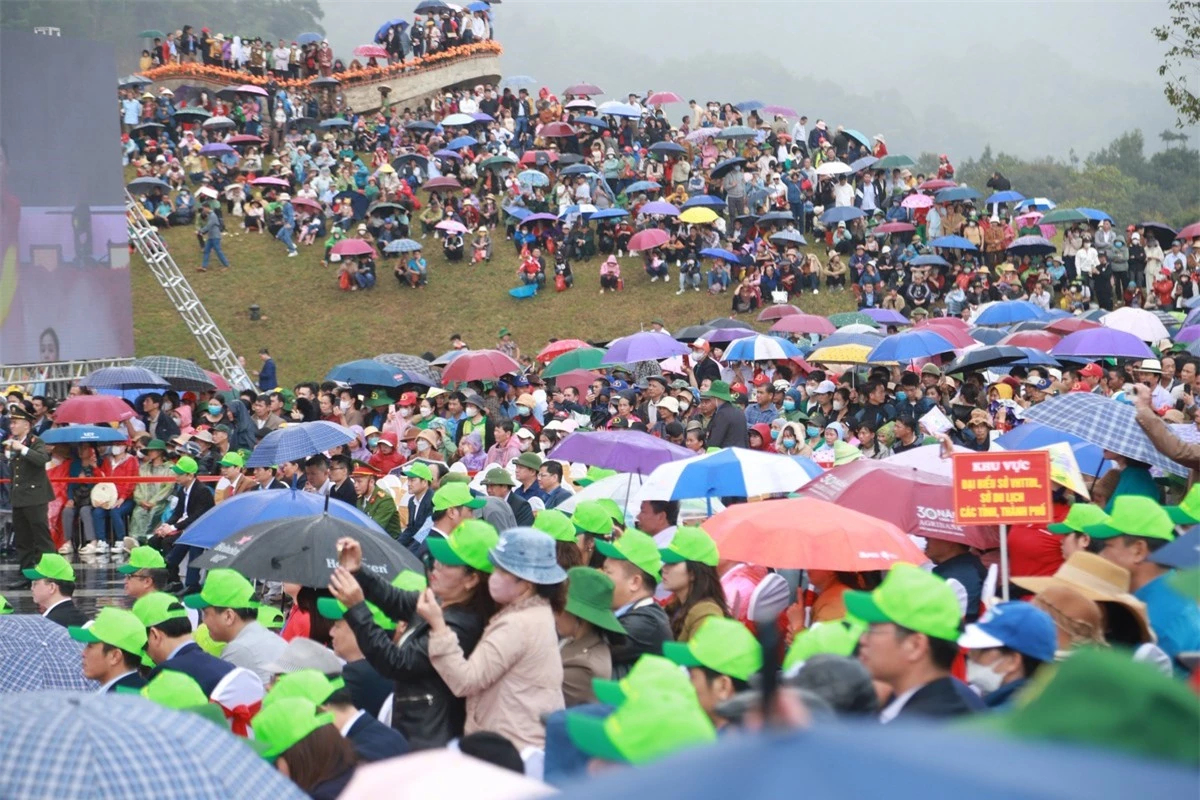 Hàng nghìn người dân đội mưa dự khai hội xuân Tây Yên Tử ảnh 15