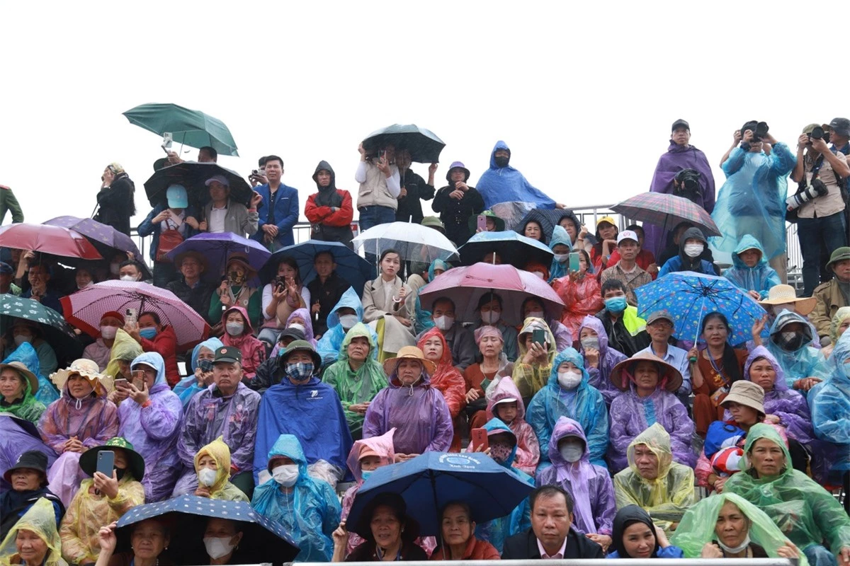 Hàng nghìn người dân đội mưa dự khai hội xuân Tây Yên Tử ảnh 2