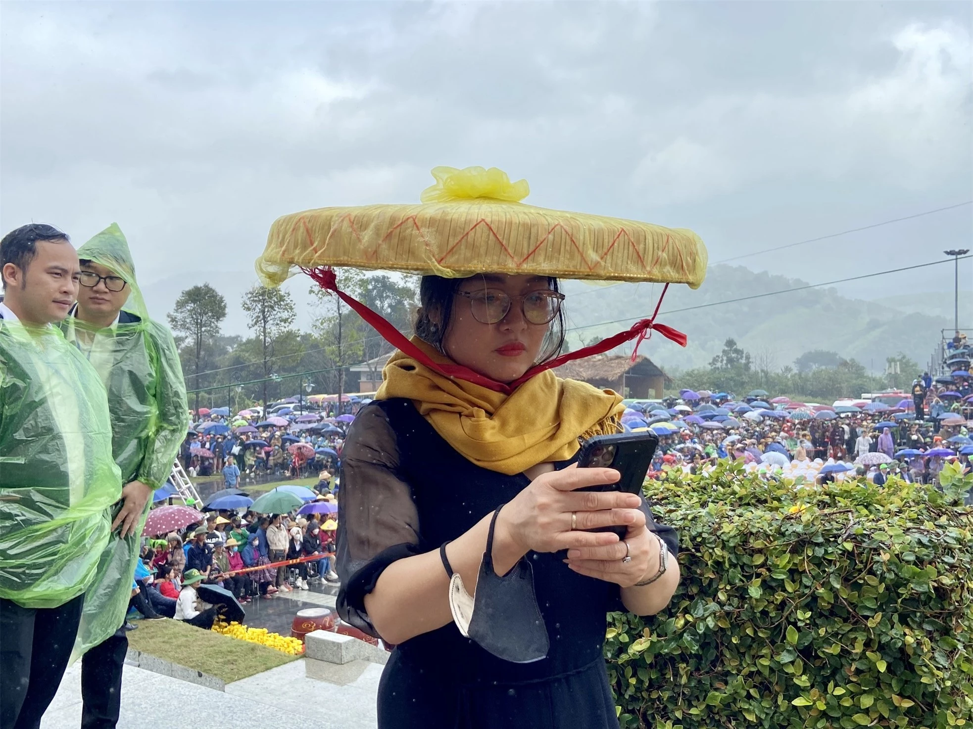 Hàng nghìn người dân đội mưa dự khai hội xuân Tây Yên Tử ảnh 7