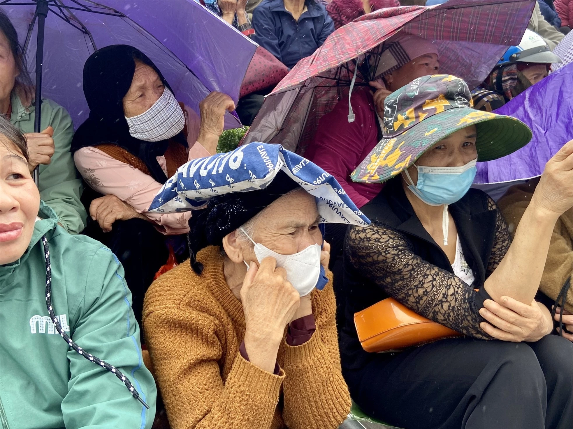 Hàng nghìn người dân đội mưa dự khai hội xuân Tây Yên Tử ảnh 9