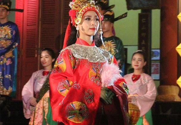 Ảnh tái hiện đám cưới công chúa triều Nguyễn tại Festival Huế năm 2015. Ảnh: ITN.