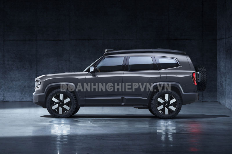 SUV địa hình thiết kế siêu ngầu, quay 360 độ tại chỗ, công suất 430 mã lực, giá gần 980 triệu đồng