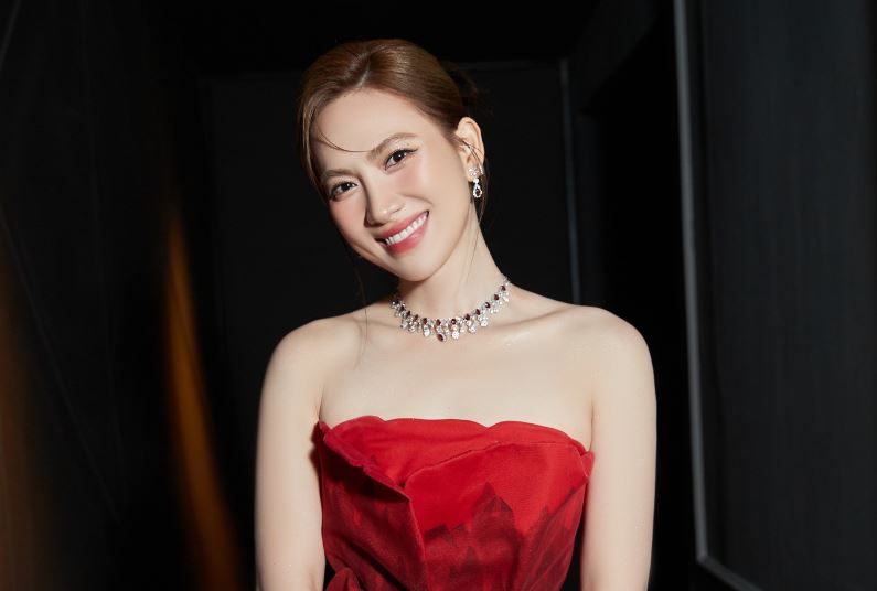 &#x27;Tan ch&#x1EA3;y&#x27; v&#x1EDB;i nhan s&#x1EAF;c ng&#x1ECD;t ng&#xE0;o c&#x1EE7;a Ph&#x1B0;&#x1A1;ng Anh &#x110;&#xE0;o - N&#x1EEF; ch&#xED;nh phim Mai