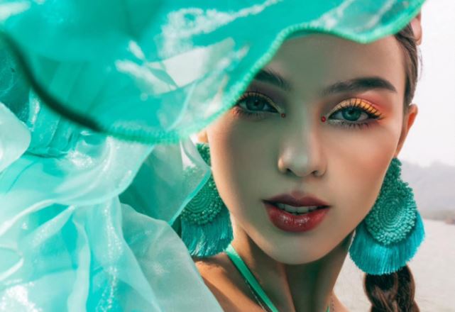 Vợ mẫu tây đi diễn xinh đẹp như thiên thần nhưng Bùi Tiến Dũng lại lo lắng, vào tận trang cá nhân để nhắc nhở