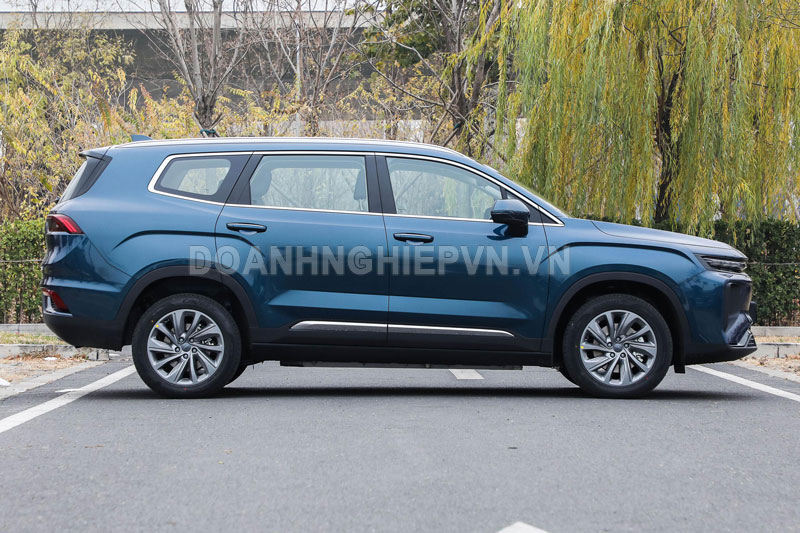 Xe gầm cao dài hơn 4,8 mét, thiết kế ân tượng, giá hơn 520 triệu đồng