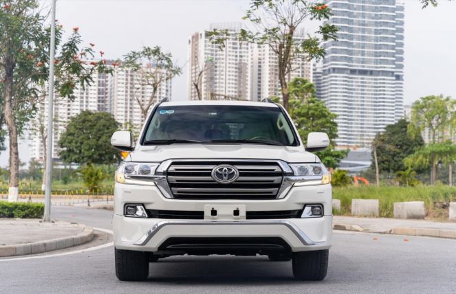 SUV ‘chủ tịch’ Toyota Land Cruiser lăn bánh 7 năm bán lỗ hơn 1 tỷ đồng