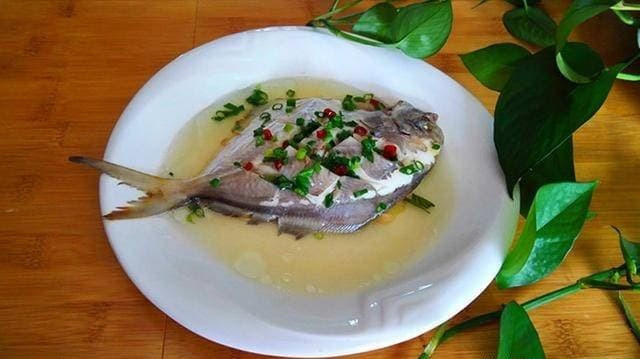 Cho dù bạn hấp loại cá nào đi nữa, sẽ vô ích nếu hấp trực tiếp trong nồi, làm tốt khâu then chốt này, cá chín mềm và không có mùi hôi
