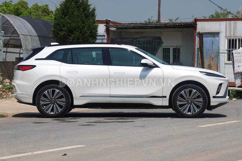 SUV lớn hơn Hyundai Santa Fe, công suất 287 mã lực, giá từ 555 triệu đồng