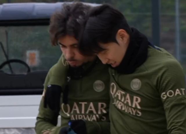 Lee Kang-in lần đầu lộ diện sau vụ hòa giải cùng Son Heung-min: Có loạt khoảnh khắc khiến fan yên lòng