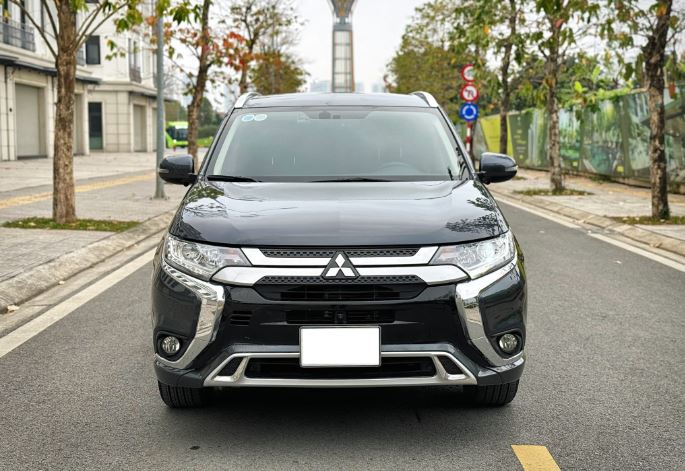 Bất ngờ giá chào bán của Mitsubishi Outlander 'lướt' sau 2 năm lăn bánh