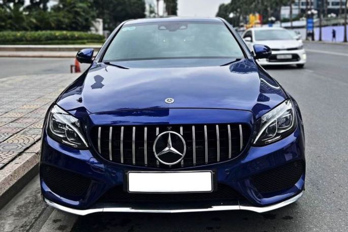 Sử dụng 6 năm, Mercedes AMG C300 lên sàn xe cũ với giá ngang một chiếc Honda Civic