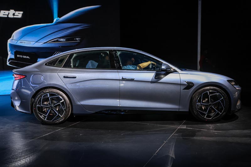 Xe hơi công suất 523 mã lực, giá từ 880 triệu đồng