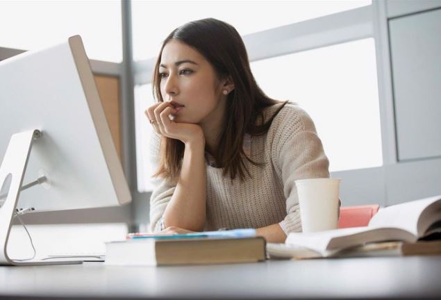 Gặp lại bạn cũ làm sếp ở công ty mới, tôi định kết thân thì bất ngờ nhận về lời đáp đầy phũ phàng