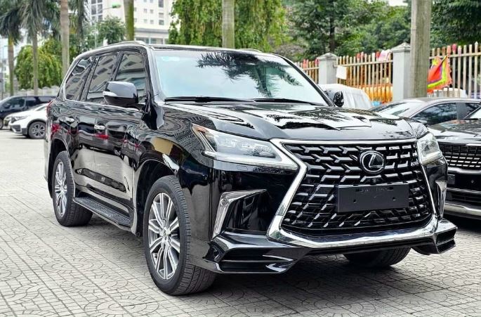 Ngỡ ngàng giá chào bán của Lexus LX 570 cũ sau 8 năm lăn bánh