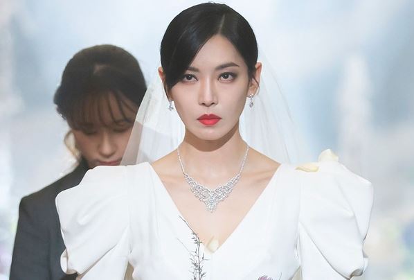 Mẹ bạn trai ép chia tay với lý do không hợp tuổi, đến dự đám cưới anh tôi nghẹn lời khi thấy cô dâu là bạn thân của mình