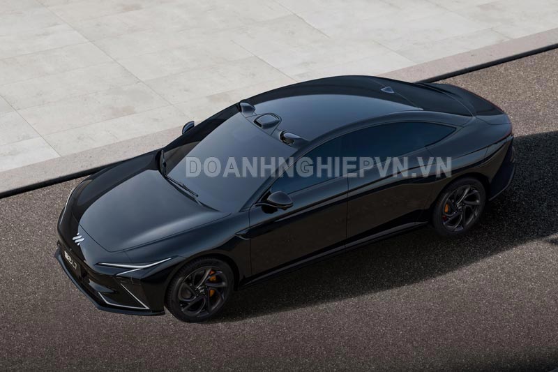 Xe hơi công suất 425 mã lực, nội thất tiện nghi, công nghệ hỗ trợ lái tiên tiến, giá gần 980 triệu đồng