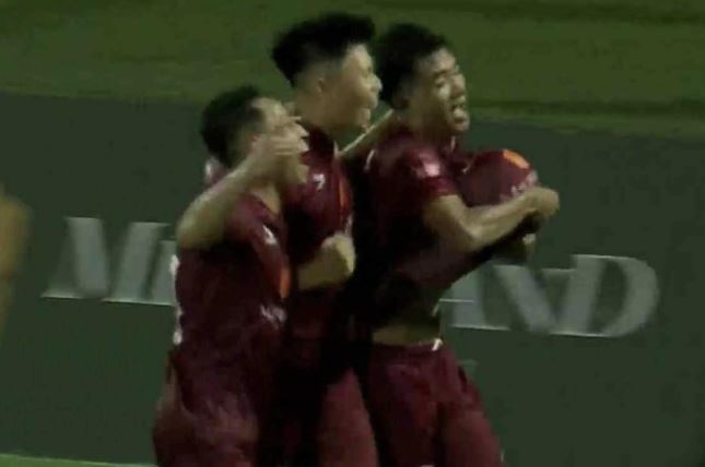 Hà Đức Chinh ăn mừng kiểu bụng bầu, nghi vấn Mai Hà Trang mang thai "bé rồng" đã có lời giải đáp