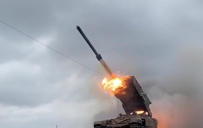 Lộ diện thiết kế khác lạ của tổ hợp phun lửa hạng nặng TOS-3 Drakon