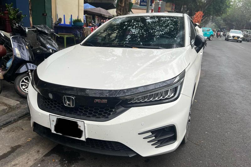 Lăn bánh 1 năm, Honda City RS xuống giá khó tin