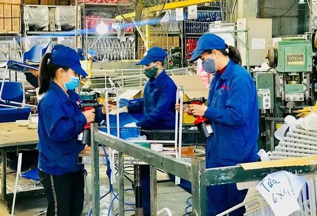 Thi&#x1EBF;u lao &#x111;&#x1ED9;ng, doanh nghi&#x1EC7;p tuy&#x1EC3;n ng&#x1B0;&#x1EDD;i ngay t&#x1EA1;i b&#x1EBF;n xe, b&#x1EBF;n t&#xE0;u